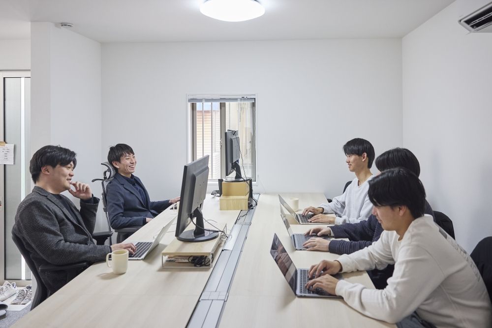 【ソフトバンク発のスタートアップ】未経験者歓迎｜広告業界をアップデートする事業企画インターン／国内最大級の屋外広告プラットフォーム／総額1.2億円の資金調達を実施